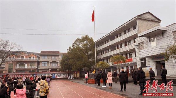 茶陵县舲舫中心小学：以国防教育开启新学年“开学第一课”