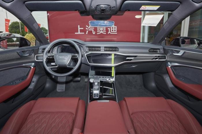 全新上汽奥迪A7L即将上市，新增RS套件竞速版车型可供选择