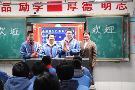 湘潭市益智中学开展第十一届“校领导新年送祝福”活动