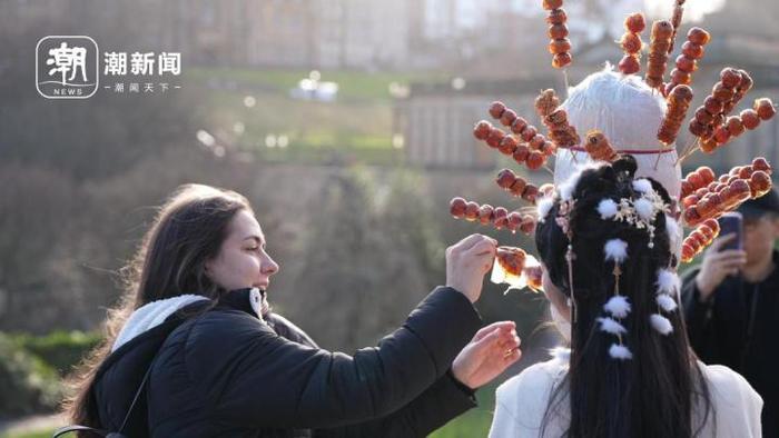 百万网友围观“冰糖葫芦英国奇遇”：读懂中国传统美食背后的文化共情