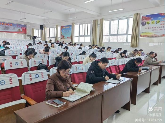 书香启新篇 阅读话成长——南阳市第十六小学举行“龙腾书海，阅享成长”寒假教师读书分享交流会