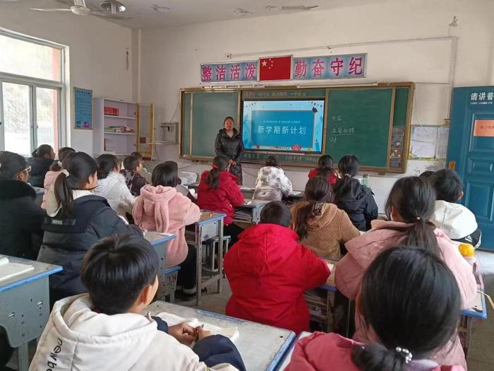 淅川县第一小学教育集团西簧校区： 上好开学第一课，筑牢校园安全防线