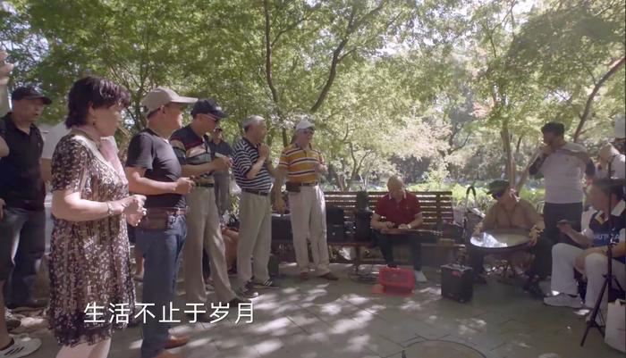 七旬爷叔与2000多把琴，《加油！小店》邀你聆听“上海老克勒”的人生下一曲