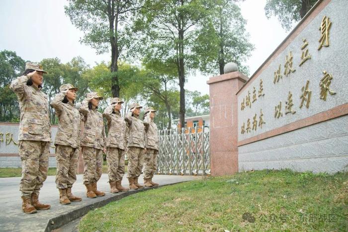 退伍季｜女兵的迷彩青春