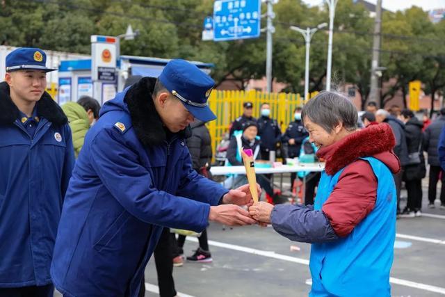 弘扬新“锋”尚，争做新时代追“锋”人，松江这里开展学雷锋主题活动