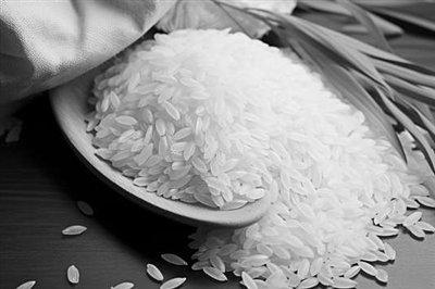 自热米饭里的大米是假大米？