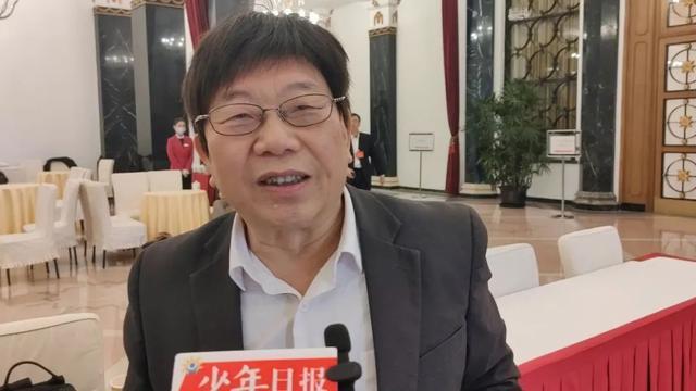 “小朋友在等我？放好行李就来！”在沪全国人大代表赴京参会前，特别为少年准备了……