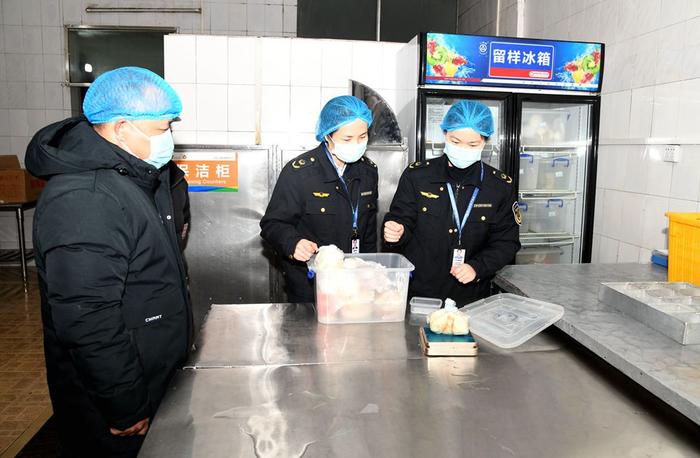 强化食品安全“两个责任”，广西来宾市兴宾区市场监管局守护春季“开学第一餐”