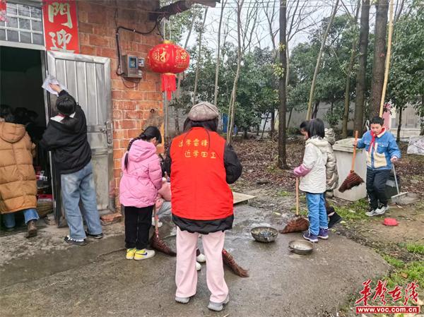 河洑镇汇华聚宝小学:雷锋精神代代传 小小花儿别样红