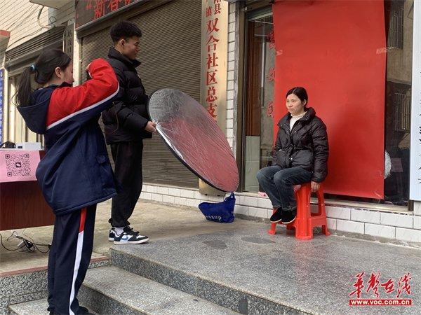 让城市更有温度 邵阳县工业职业技术学校开展“学雷锋”志愿行活动