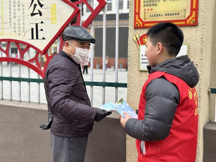 学文明条例 做文明市民 ——铝城小学开展文明行为宣讲志愿服务活动