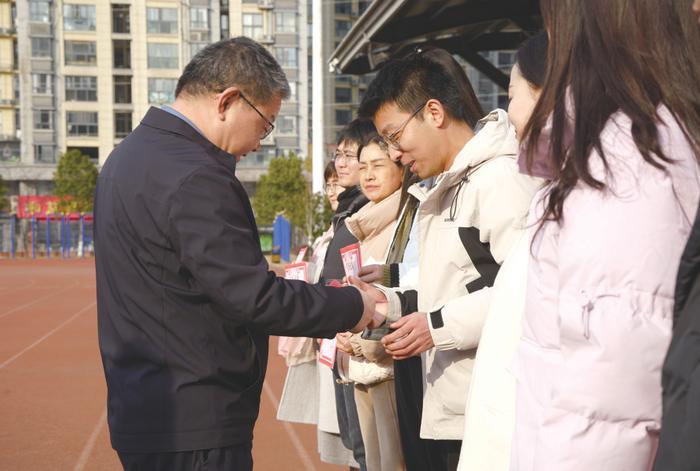 在春天加速奔跑！这所学校举行开学典礼暨高三百日誓师