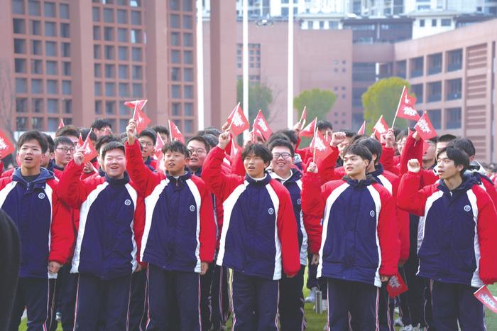 在春天加速奔跑！这所学校举行开学典礼暨高三百日誓师