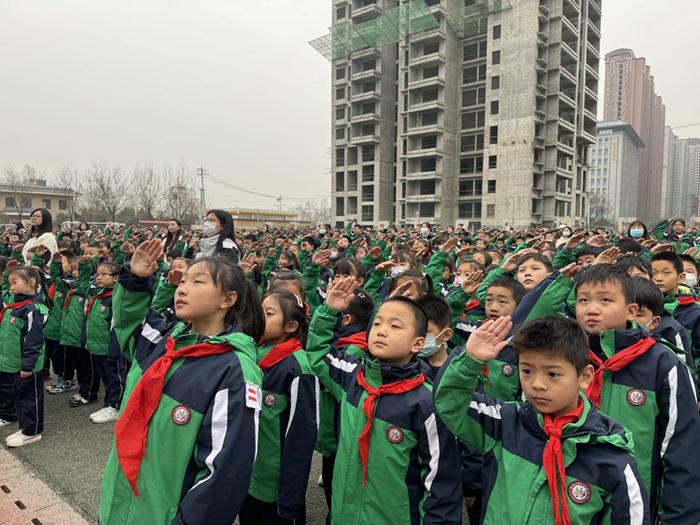 未央区大白杨小学举行第二周升旗仪式