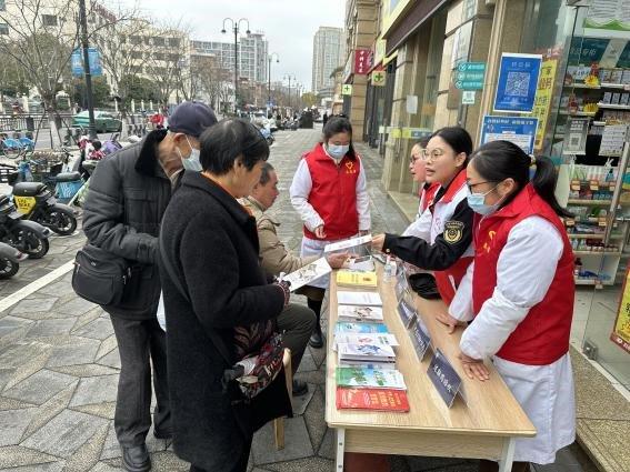 宁波鄞州：学雷锋当先锋 党员团员志愿行