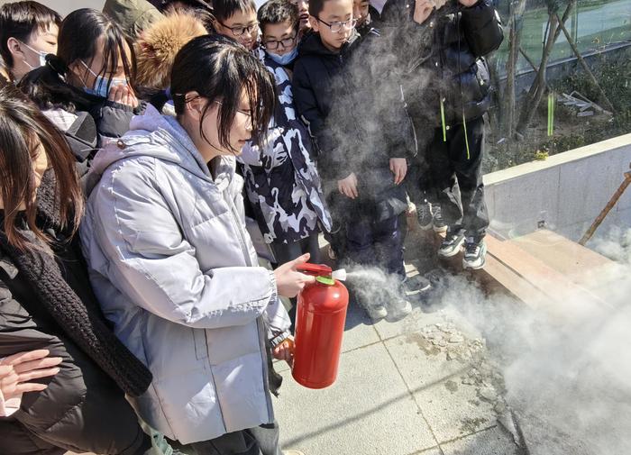 消防演练，防患未“燃”——郑州外国语中学莲湖校区成功举办住宿生消防演练