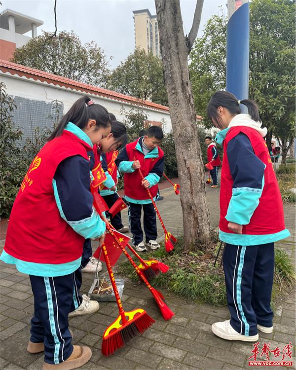 花垣县民族中学：学习雷锋精神 传承中华美德