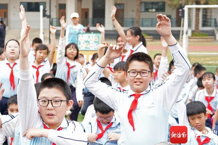 海南省中小学生交通安全体验示范课活动走进滨海九小美丽沙分校