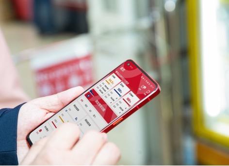 太古可口可乐业务代表使用“乐销通”APP完成每日工作