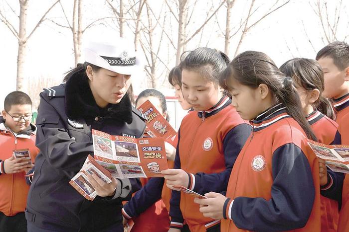 新河县公安交警大队开展交通安全宣传教育活动