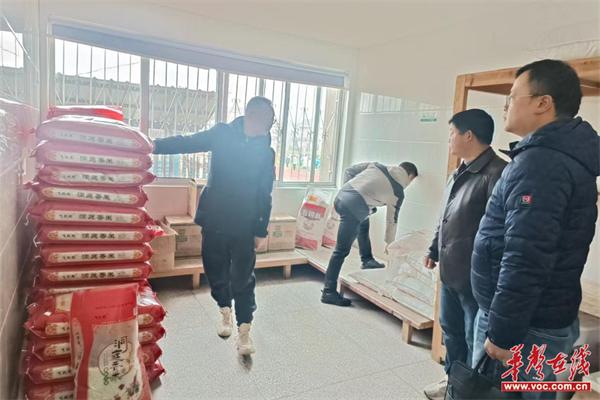 岳阳市检查组赴新河乡中心小学开展食堂安全卫生检查