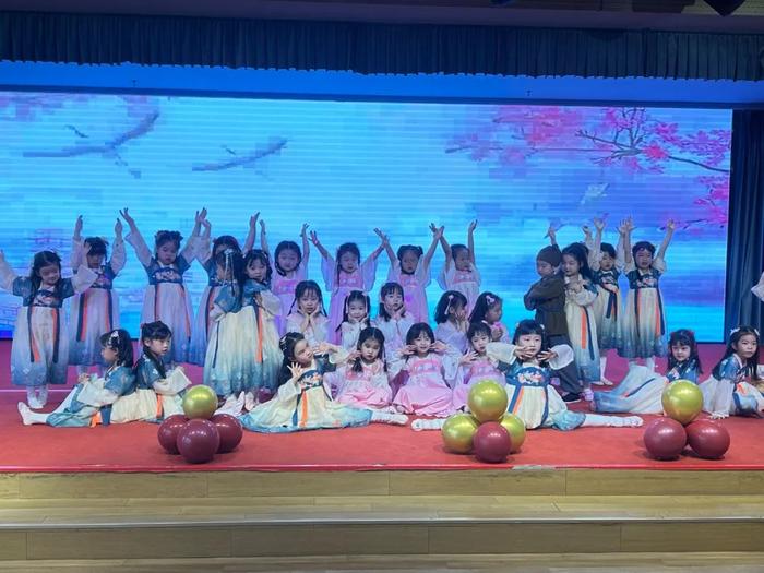 “龙”腾虎跃 再启“新”程——瑞朗幼儿园举办新学期开学典礼
