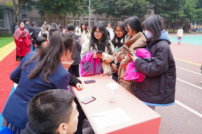 重庆市新华技工学校开展魅力女生节暨社团纳新活动