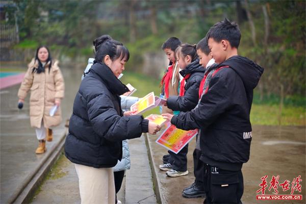 新晃：开学典礼也能“量身定制”