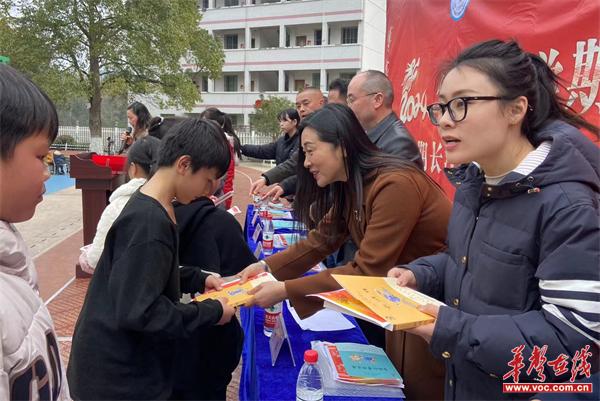 新晃：开学典礼也能“量身定制”