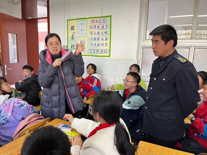 远离危险物品 筑牢安全防线 | 西安市雁塔区航天小学进行学习用具及危险物品安全检查