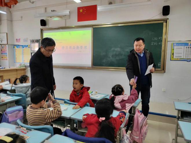 远离危险物品 筑牢安全防线 | 西安市雁塔区航天小学进行学习用具及危险物品安全检查