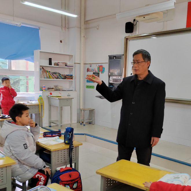 远离危险物品 筑牢安全防线 | 西安市雁塔区航天小学进行学习用具及危险物品安全检查