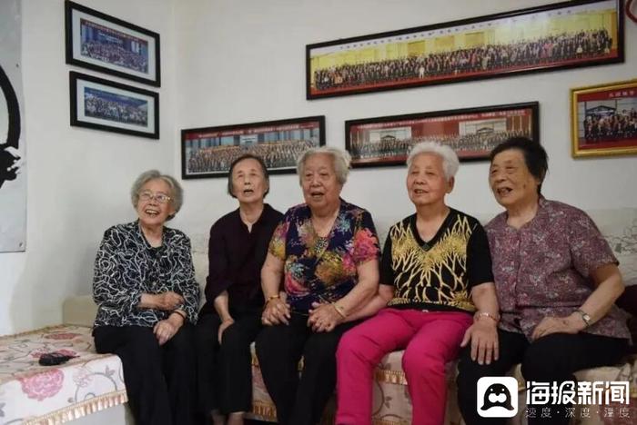 人间丨对话1元纸币上的中国“女拖拉机手”原型：边疆开拖拉机7年完成20年任务，如今91岁为“新农人”加油