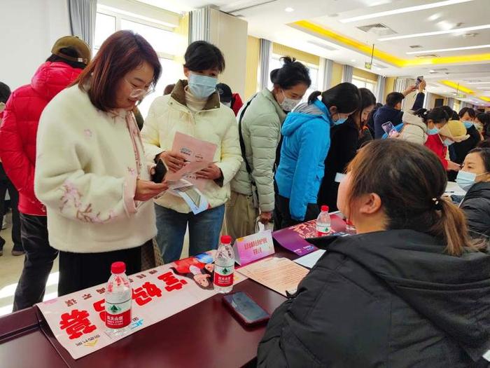 北京石景山专场招聘会推出近700个“妈妈岗”，含商超、文体等岗位