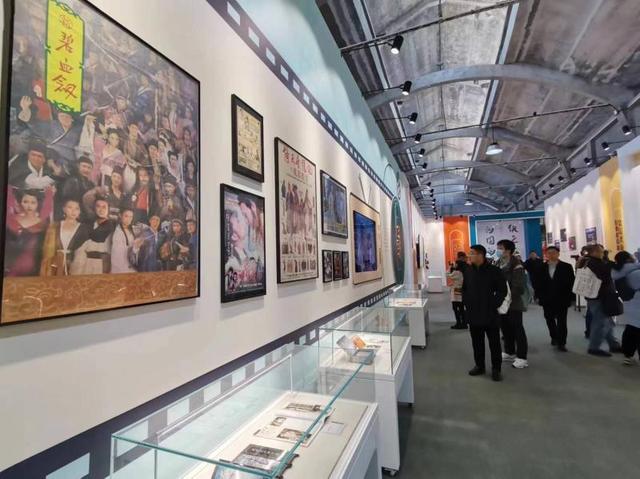 800多件展品纪念金庸百年诞辰，唯一存世连载版手稿《笑傲江湖》亮相