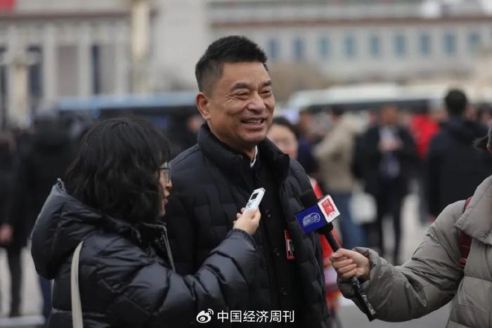 全国政协委员刘永好：：不怕卷不躺平，遇到困难就去面对