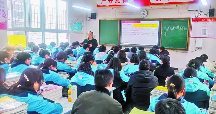 宣汉二中“校长点课”助推教师能力提升