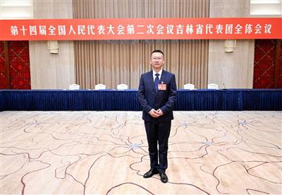 李文辉代表：积极发挥审判职能 服务保障民生福祉