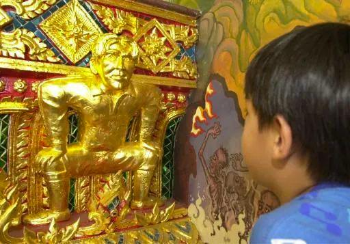 在泰国卡通寺庙，领略了佛法和二次元的大杂烩