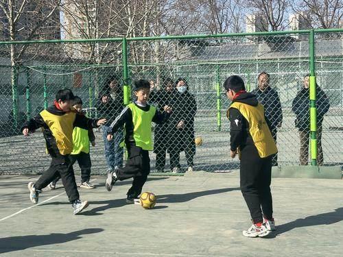 以体树人育英才 “学、创、变”中找方法 郑州市二七区工人路小学领导团队赴柴郭小学学交流