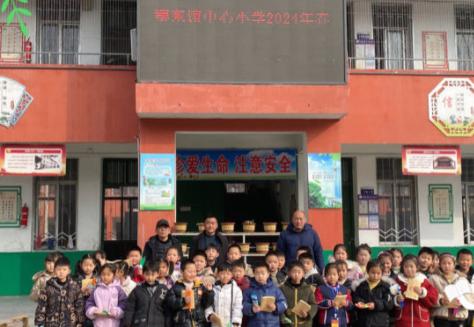表彰优秀学生 彰显榜样力量——邓州市穰东镇中心小学表彰大会