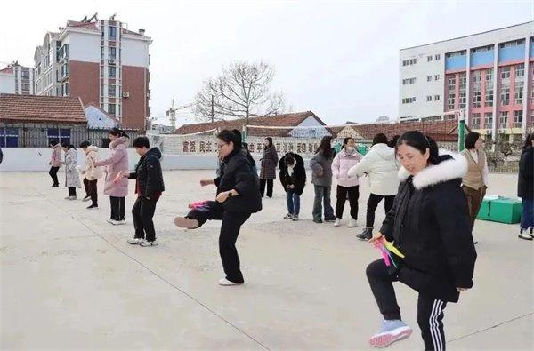 牟平育英艺术中学开展庆祝国际妇女节系列活动