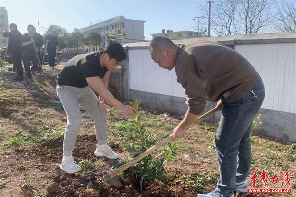 临武县南强镇初级中学：学习雷锋好榜样 彰显青春新担当