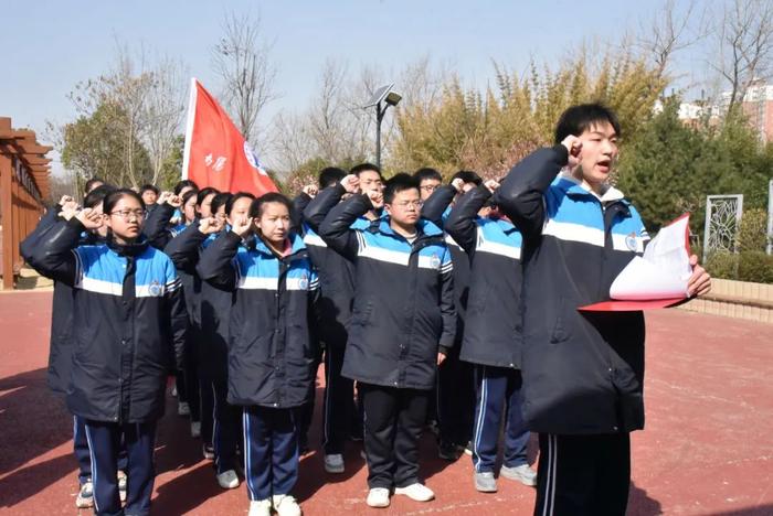 南阳市第十完全学校高级中学党支部开展主题党日及党课学习活动