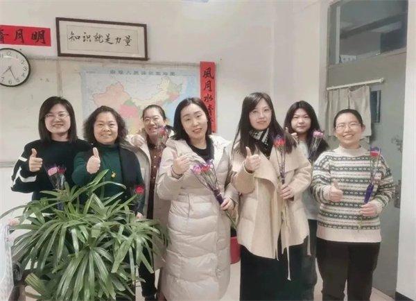 牟平育英艺术中学开展庆祝国际妇女节系列活动