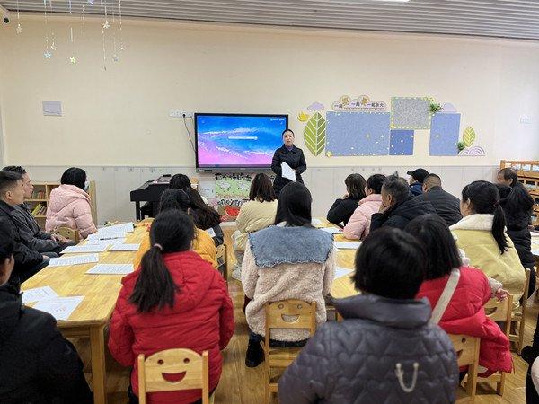 竹溪县西关幼儿园高桥园区召开新生家长见面会