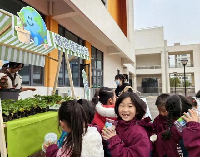 带着自制环保花盆去上学！松江这所学校推出植物领养计划