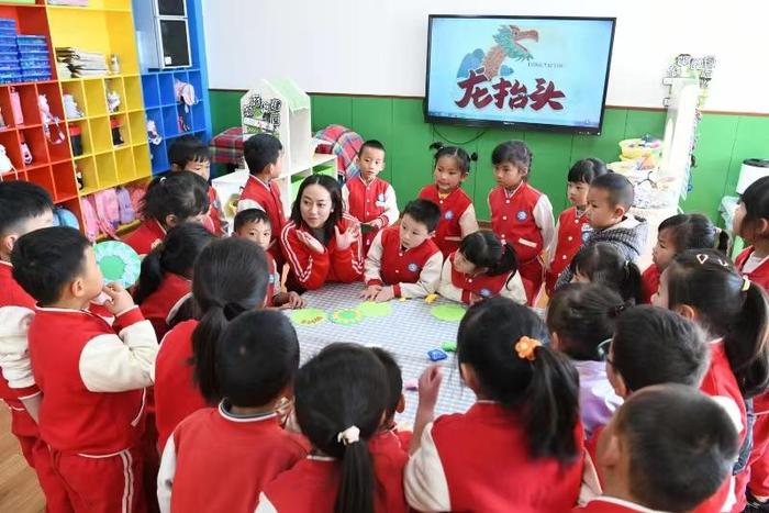 丽江市新苗幼儿园：多彩“二月二” 萌娃品民俗