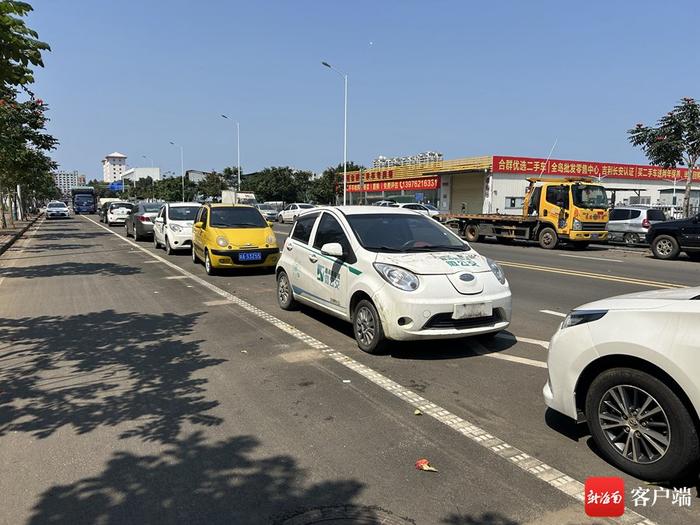 海口富秀路“僵尸车”现象引关注 交警部门回应