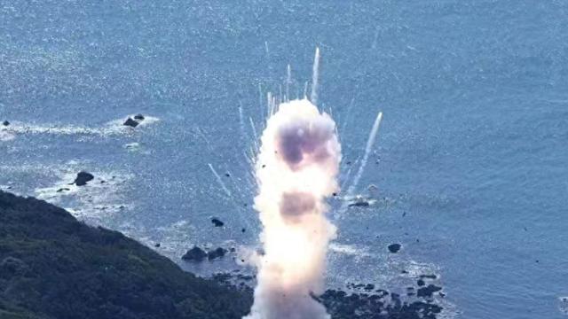 日本一火箭发射后爆炸，搭载政府情报搜集卫星